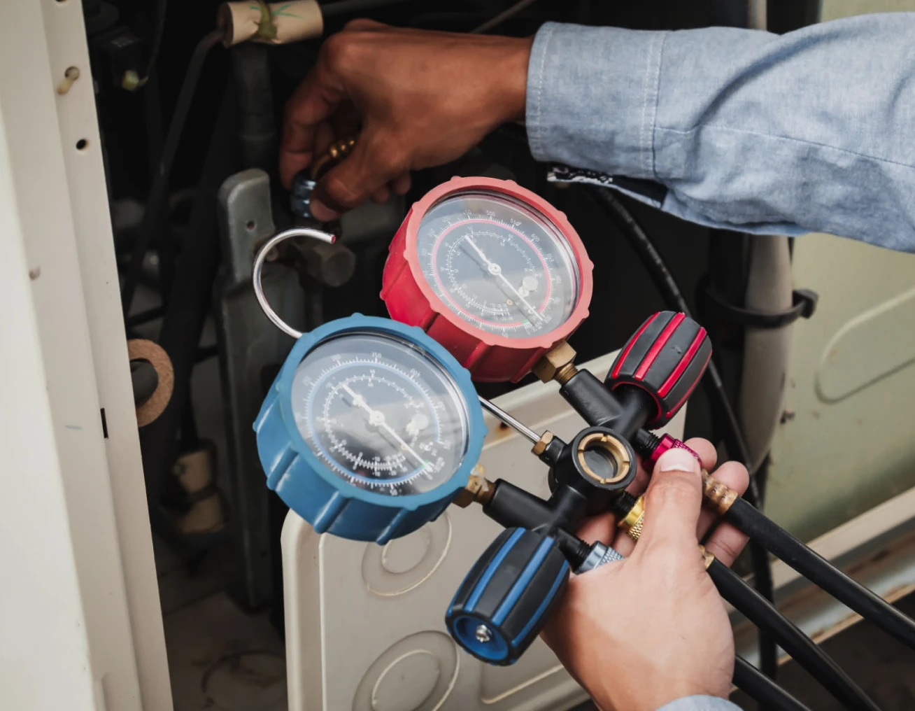 Checking air conditioning pressure