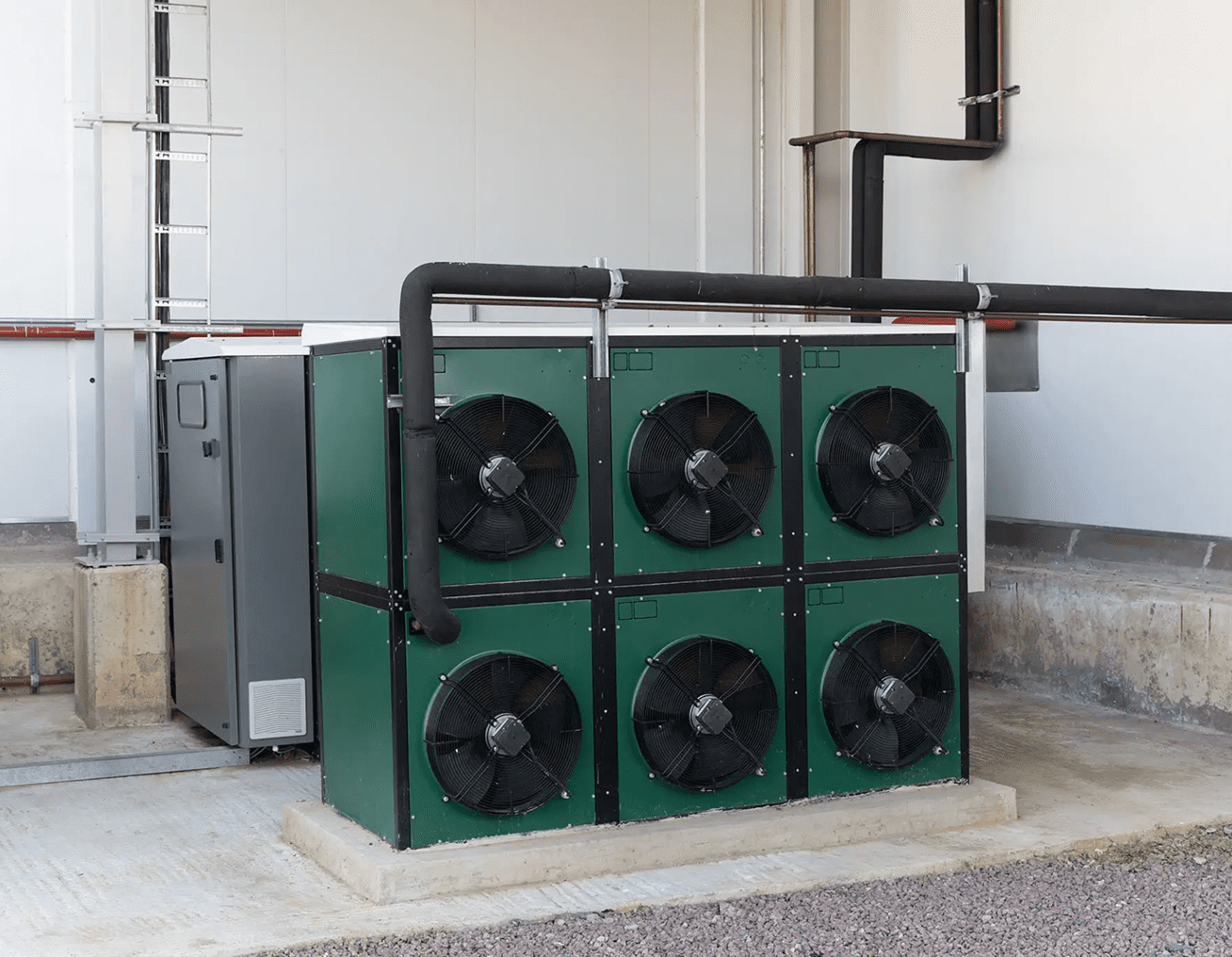 Industrial cooling system with multiple fans
